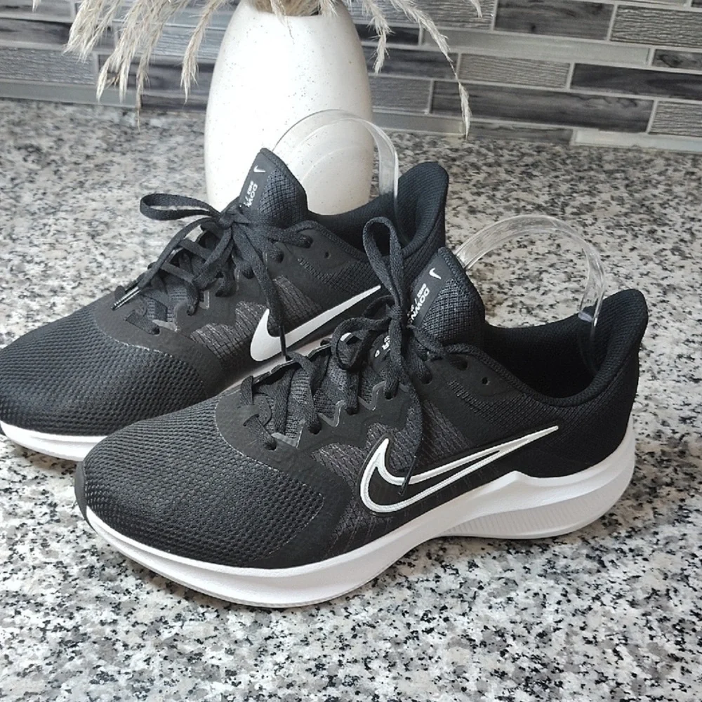 Nike NWOB Women's Black and White Athletic Downshifter Shoes Size 10